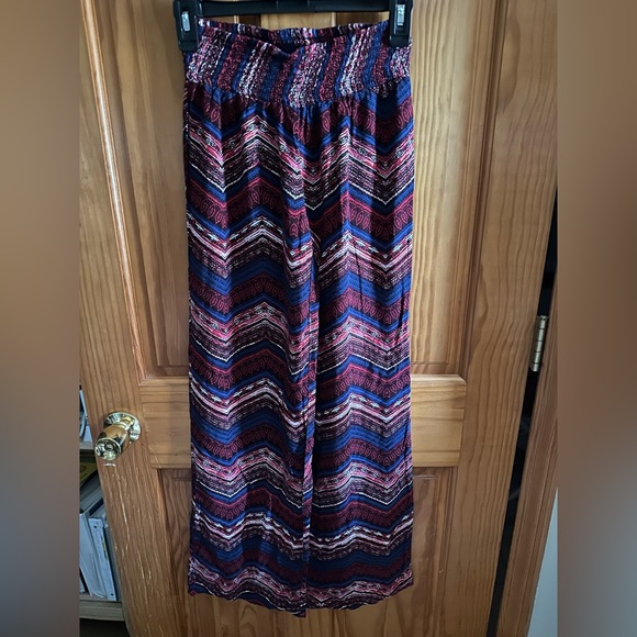 Wide legged boho women’s size medium pants - Picture 3 of 3